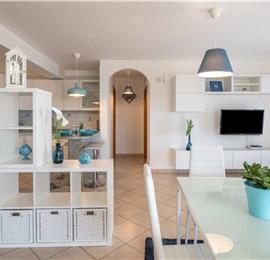 4 bedroom with pool and panoramic sea views near Serrento, sleeps 10